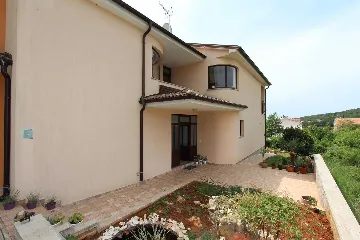 One-Bedroom Apartment in Putini for up to 4 Guests