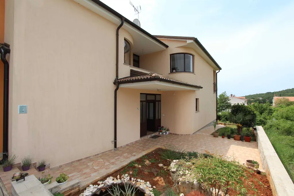 One-Bedroom Apartment in Putini for up to 4 Guests