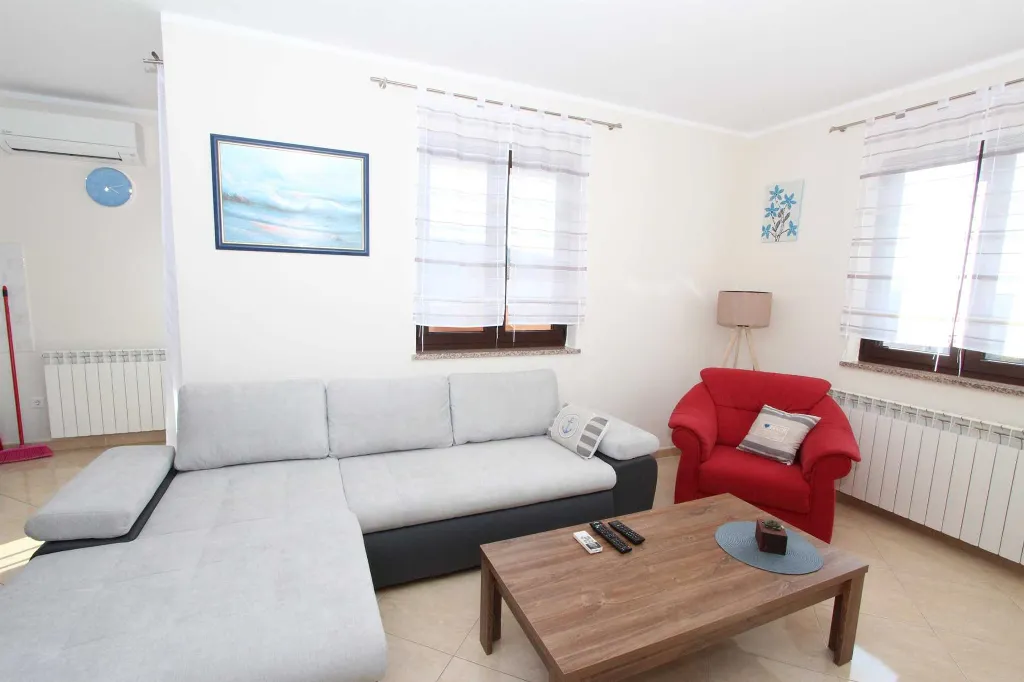 One-Bedroom Apartment in Putini for up to 4 Guests