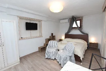 Studio for 2 in Rovinjsko Selo with Shared Pool