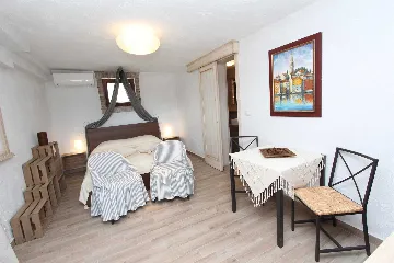 Studio for 2 in Rovinjsko Selo with Shared Pool