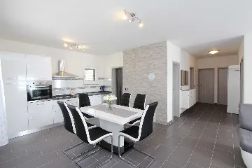 Three-Bedroom Apartment in Rovinj with Parking