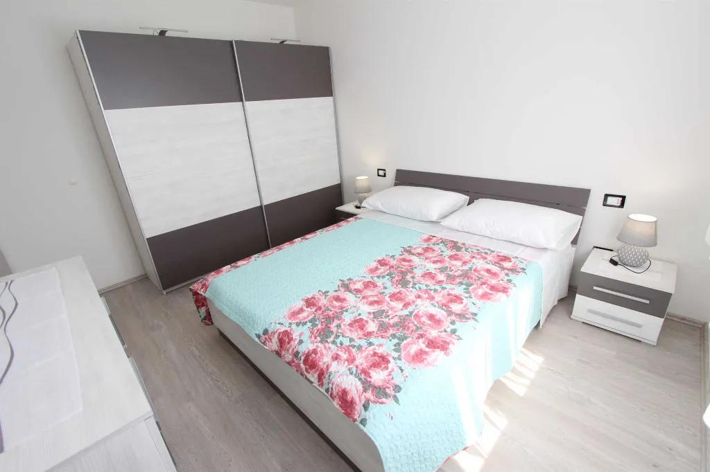 Three-Bedroom Apartment in Rovinj with Parking