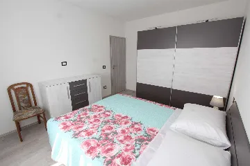 Three-Bedroom Apartment in Rovinj with Parking