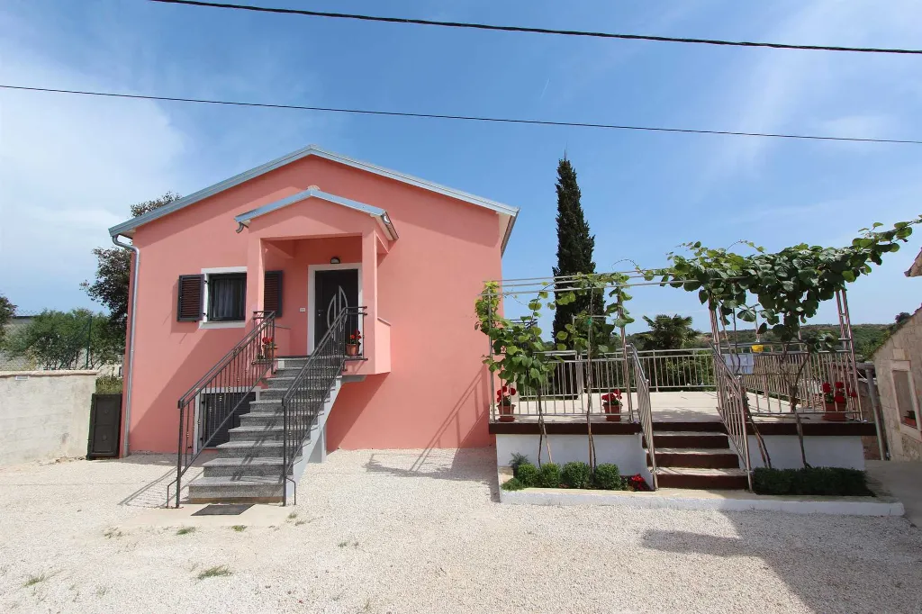 Three-Bedroom Apartment in Rovinj with Parking