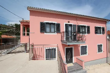 Three-Bedroom Apartment in Rovinj with Parking