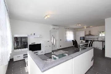 Three-Bedroom Apartment in Rovinj with Parking