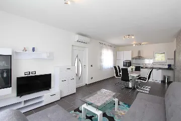 Three-Bedroom Apartment in Rovinj with Parking