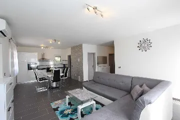 Three-Bedroom Apartment in Rovinj with Parking