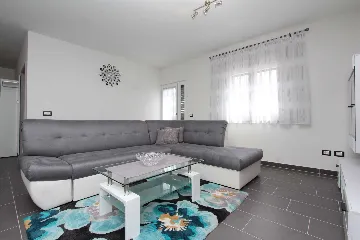 Three-Bedroom Apartment in Rovinj with Parking