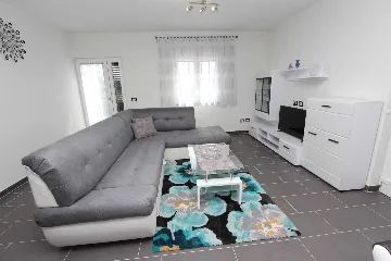 Three-Bedroom Apartment in Rovinj with Parking