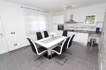 Three-Bedroom Apartment in Rovinj with Parking