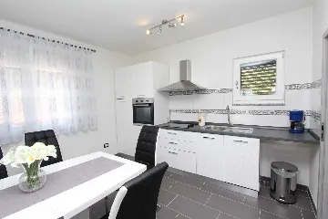 Three-Bedroom Apartment in Rovinj with Parking