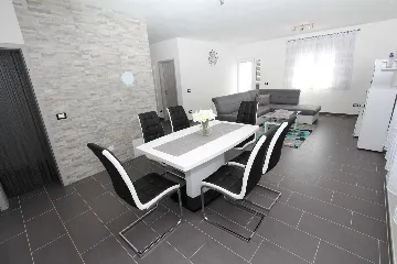 Three-Bedroom Apartment in Rovinj with Parking