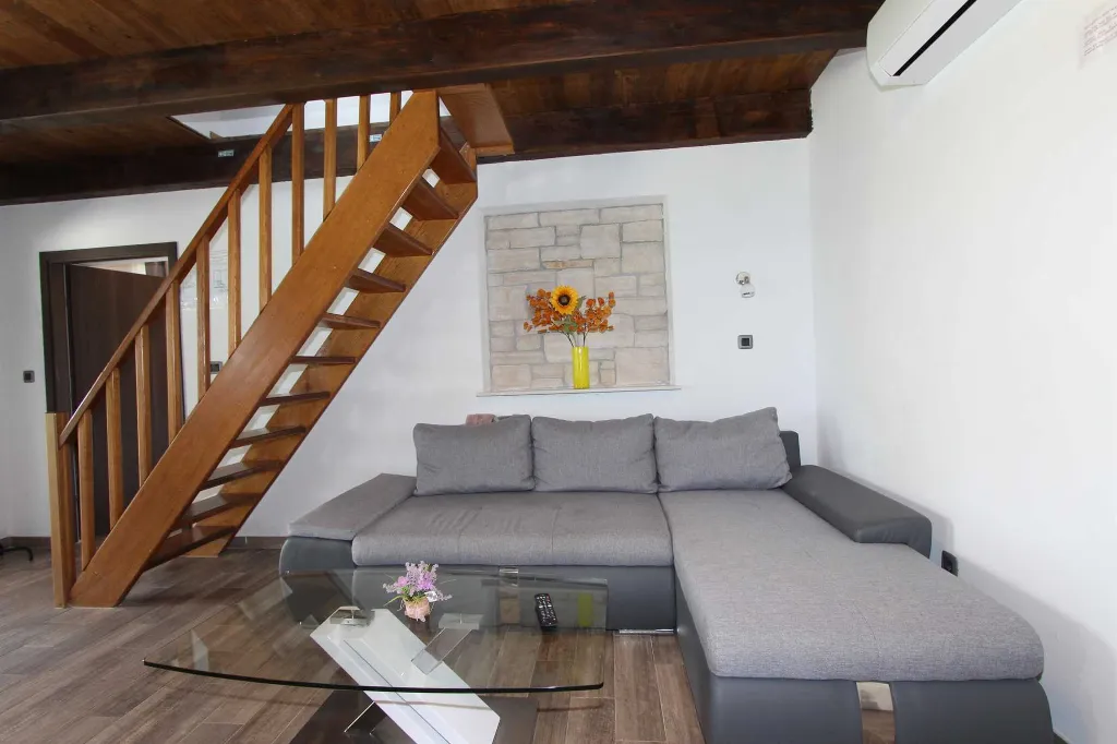 Holiday House for 6 Guests in Rovinj with Garden