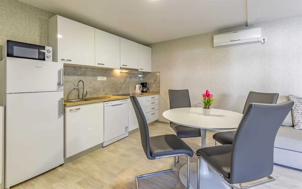 Coastal Retreat Mobile Home, Banjole
