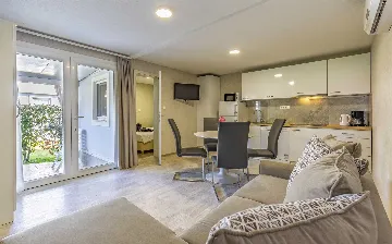 Coastal Retreat Mobile Home, Banjole