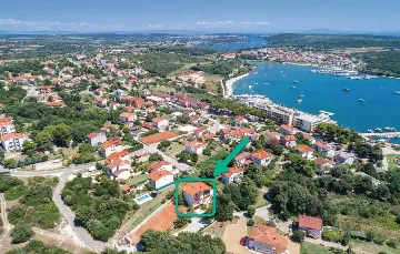 Elegant Two-Bedroom Escape Banjole