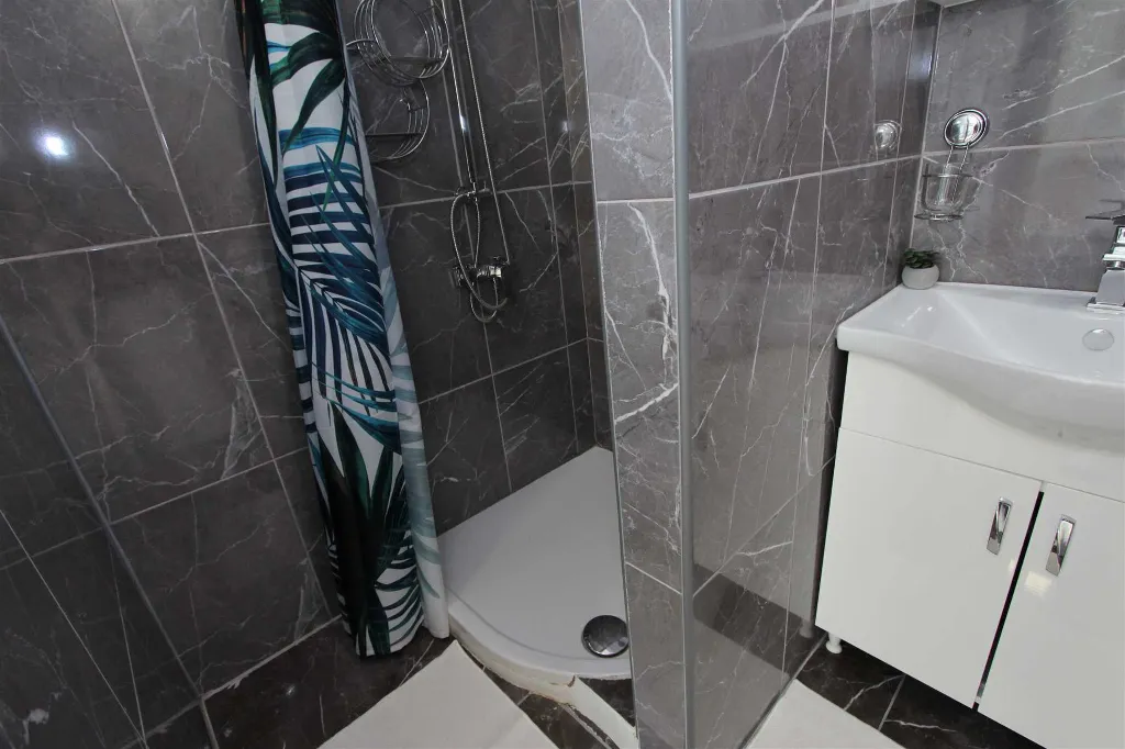 Elegant Two-Bedroom Escape Banjole