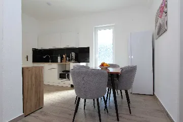 Elegant Two-Bedroom Escape Banjole