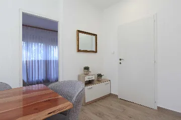 Elegant Two-Bedroom Escape Banjole