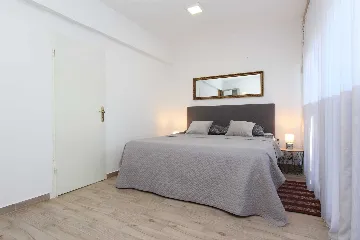 Elegant Two-Bedroom Escape Banjole