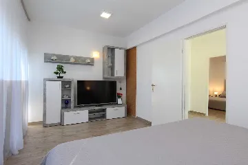 Elegant Two-Bedroom Escape Banjole