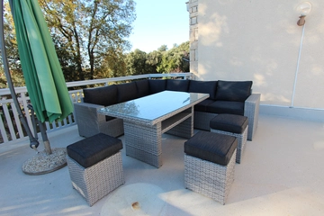 Elegant Two-Bedroom Escape Banjole