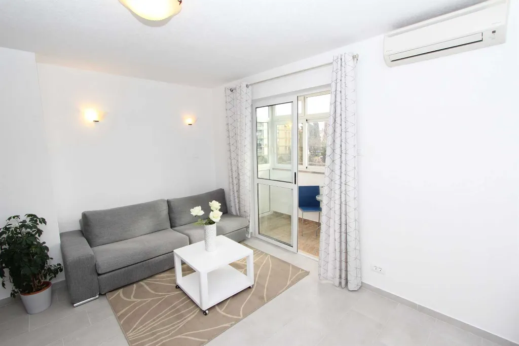Two-Bedroom Apartment in Rovinj for 3 Guests