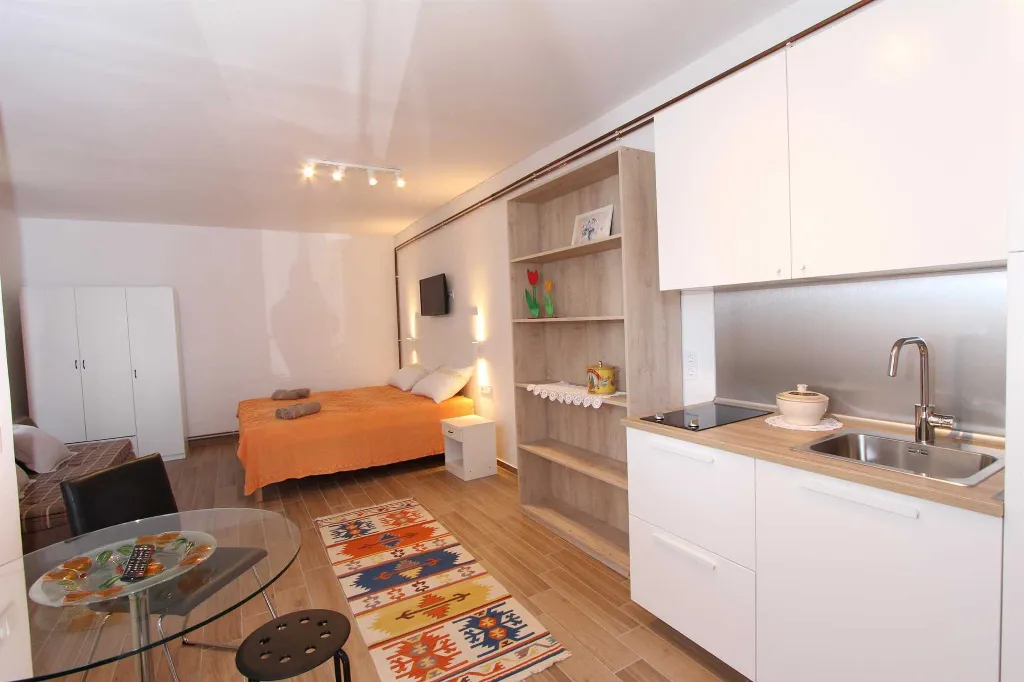 Studio for 2 Guests in Rovinj with Parking