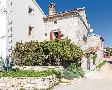 Holiday House with Pool in Sv. Lovreč