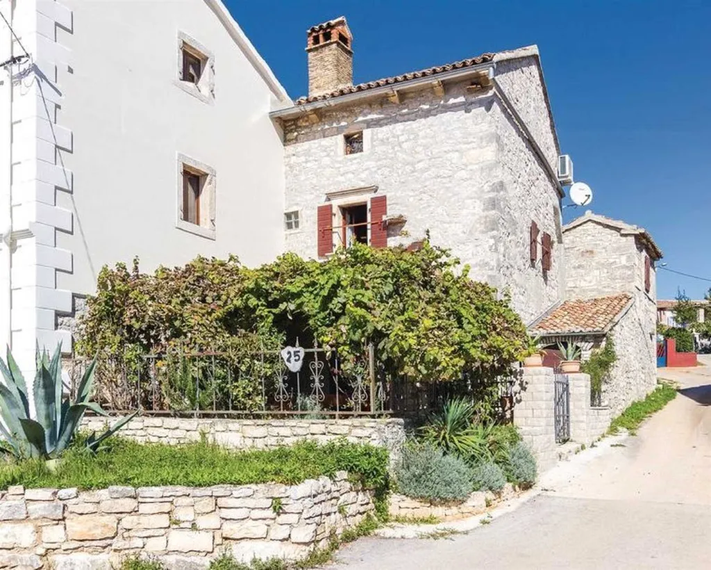 Holiday House with Pool in Sv. Lovreč
