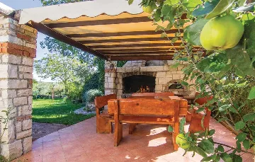 Holiday House with Pool in Sv. Lovreč