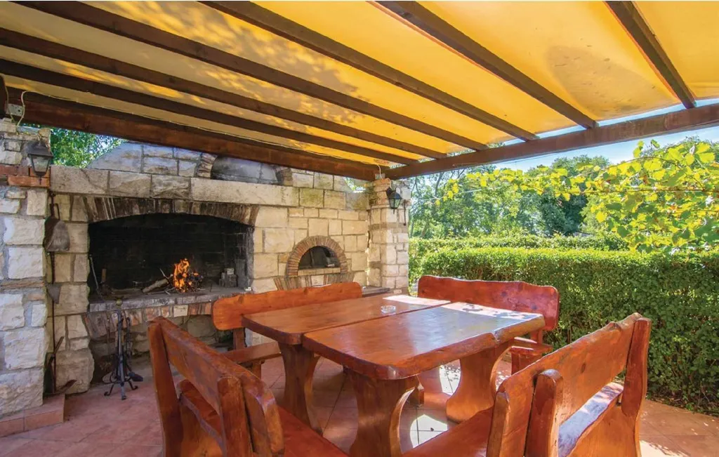 Holiday House with Pool in Sv. Lovreč