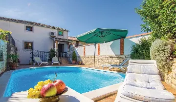 Holiday House with Pool in Sv. Lovreč