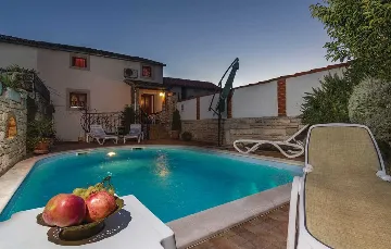 Holiday House with Pool in Sv. Lovreč