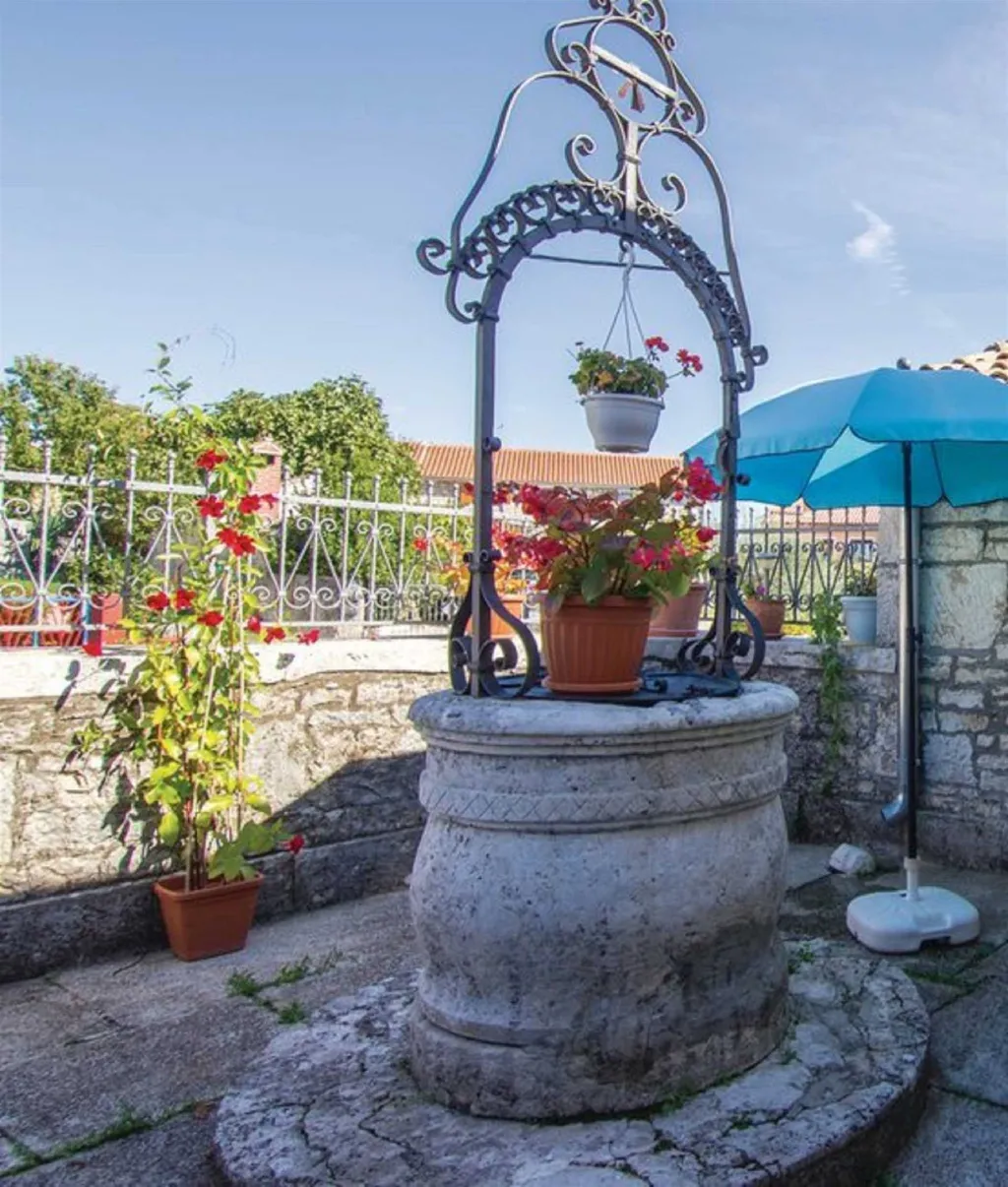 Holiday House with Pool in Sv. Lovreč