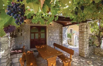 Holiday House with Pool in Sv. Lovreč