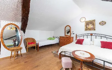 Holiday House with Pool in Sv. Lovreč