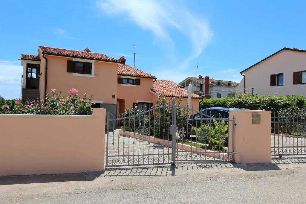 One-Bedroom Apartment with Pool Access in Bale
