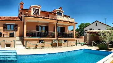 One-Bedroom Apartment with Pool Access in Bale