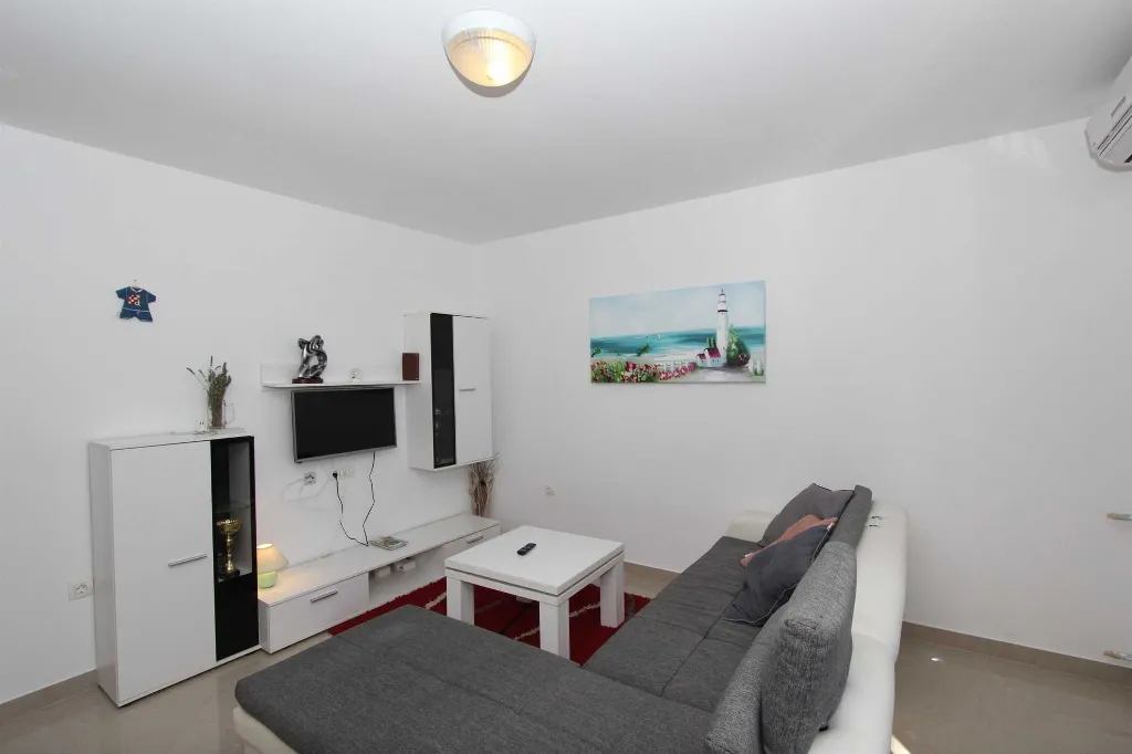 One-Bedroom Apartment with Pool Access in Bale
