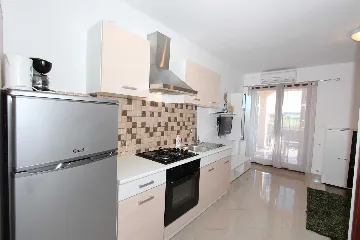 Studio for 2 Guests in Bale with Shared Pool