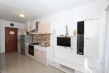 Studio for 2 Guests in Bale with Shared Pool