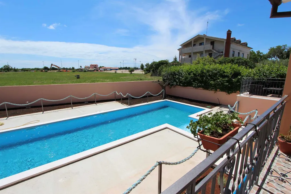 Studio for 2 Guests in Bale with Shared Pool