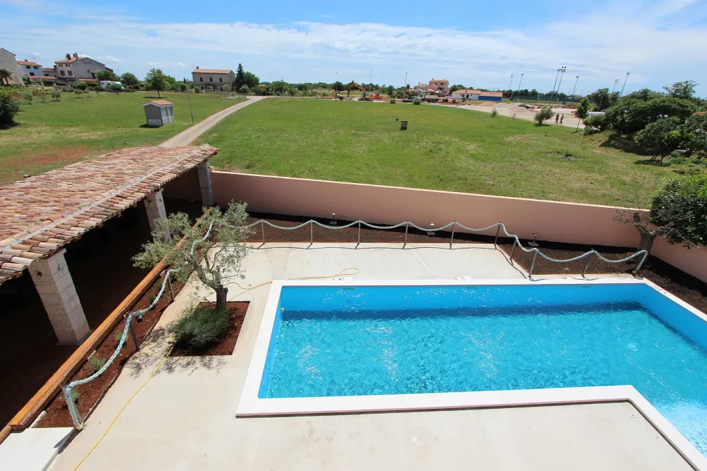 Studio for 2 Guests in Bale with Shared Pool