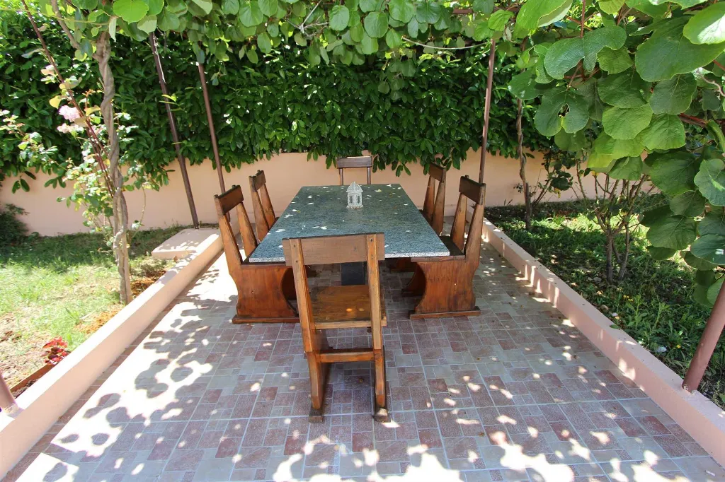 Studio for 2 Guests in Bale with Shared Pool
