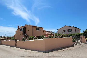 Studio for 2 Guests in Bale with Shared Pool