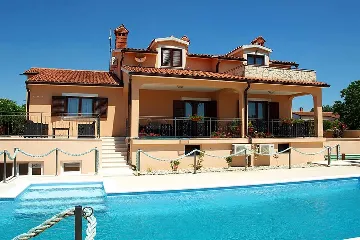 Studio for 2 Guests in Bale with Shared Pool