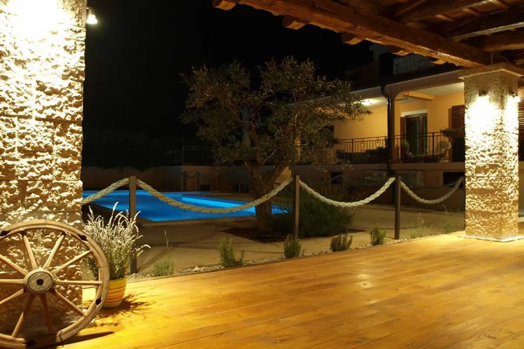 Studio for 2 Guests in Bale with Shared Pool